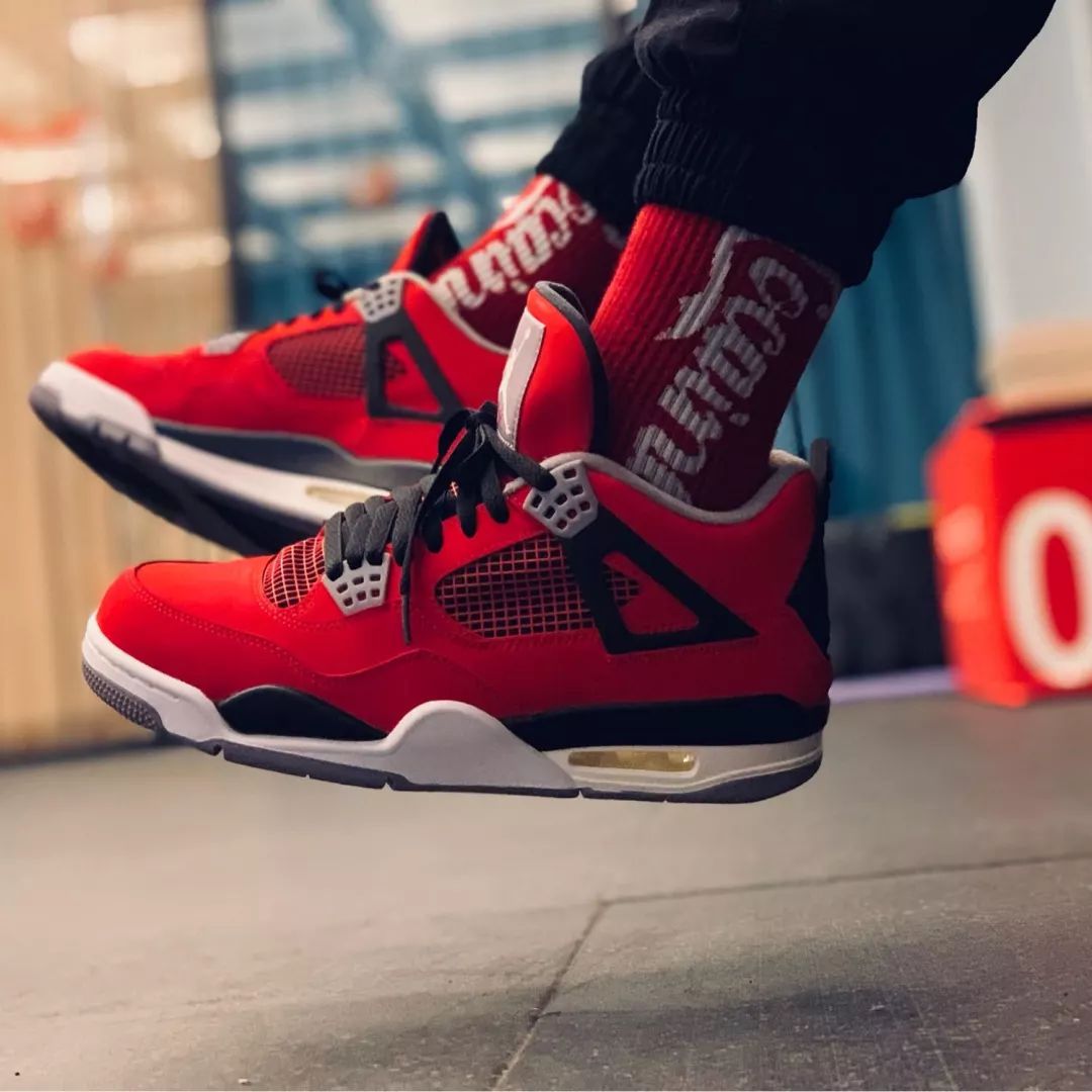 晒鞋|NigelSylvesterxAJ1做旧设计强势围观！AJ4代愤怒的公牛