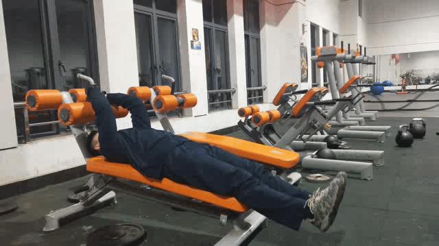 不会用健身器材用请私教吗,不需要健身器材的健身方式