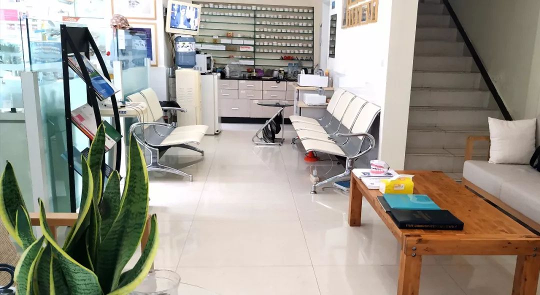 不到1折疯抢！全家口腔健康有保证~29.9元抢购原价895元劲松牙科家庭口腔护理套餐！超声波洁牙+中老年口腔护理+儿童口腔护理…