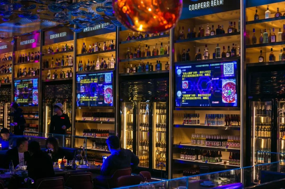 5.5折品“天下第一鲜”+黑金系奢牌酒店+落地窗海景房+159抢399元储值卡+人均50吃双层蛙锅