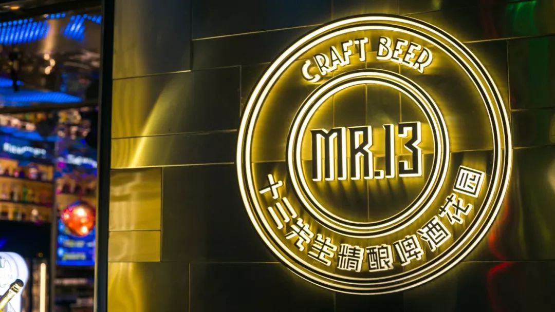 5.5折品“天下第一鲜”+黑金系奢牌酒店+落地窗海景房+159抢399元储值卡+人均50吃双层蛙锅