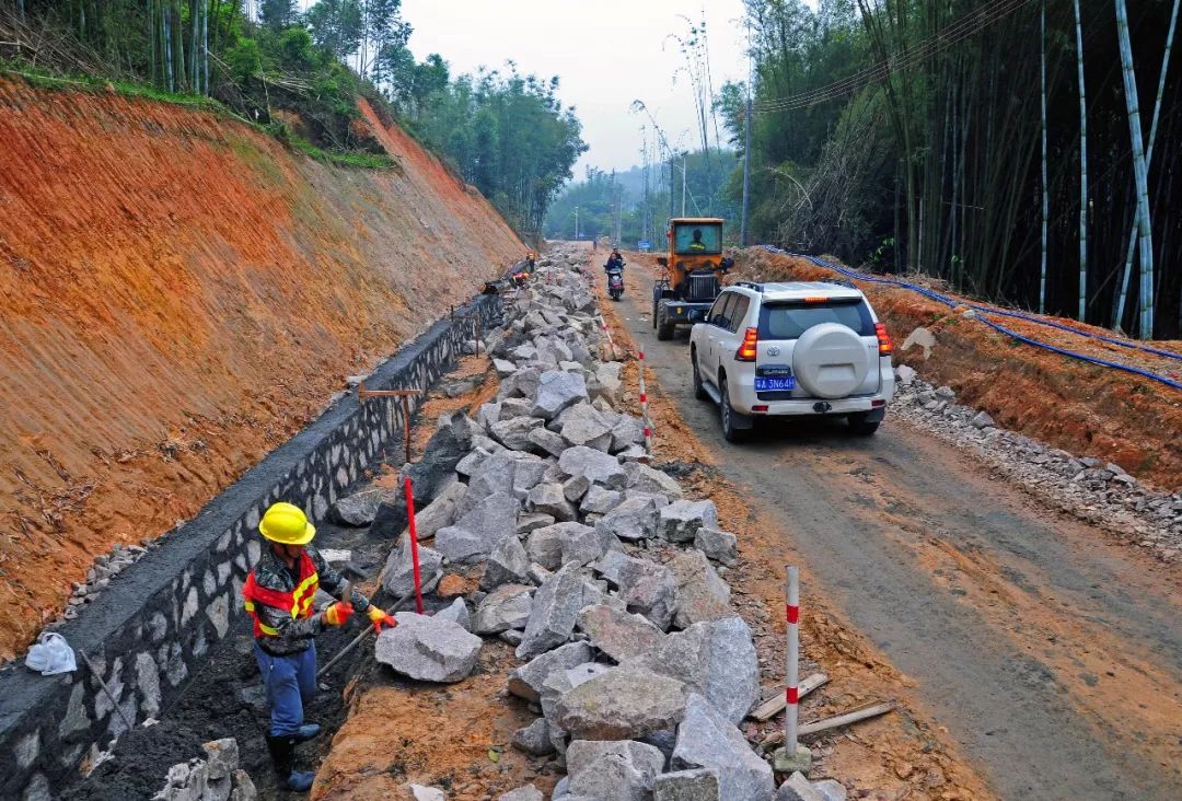 聚焦打通断头路,一条路串联旅游景点