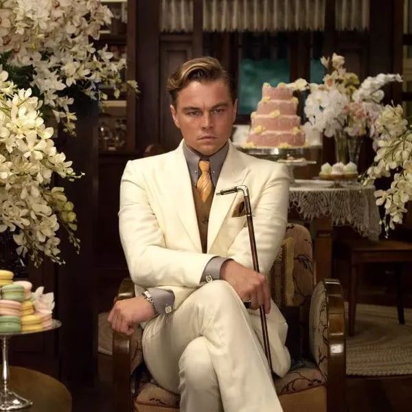 放下二郎腿的正确方式,放下二郎腿寻找正确坐姿