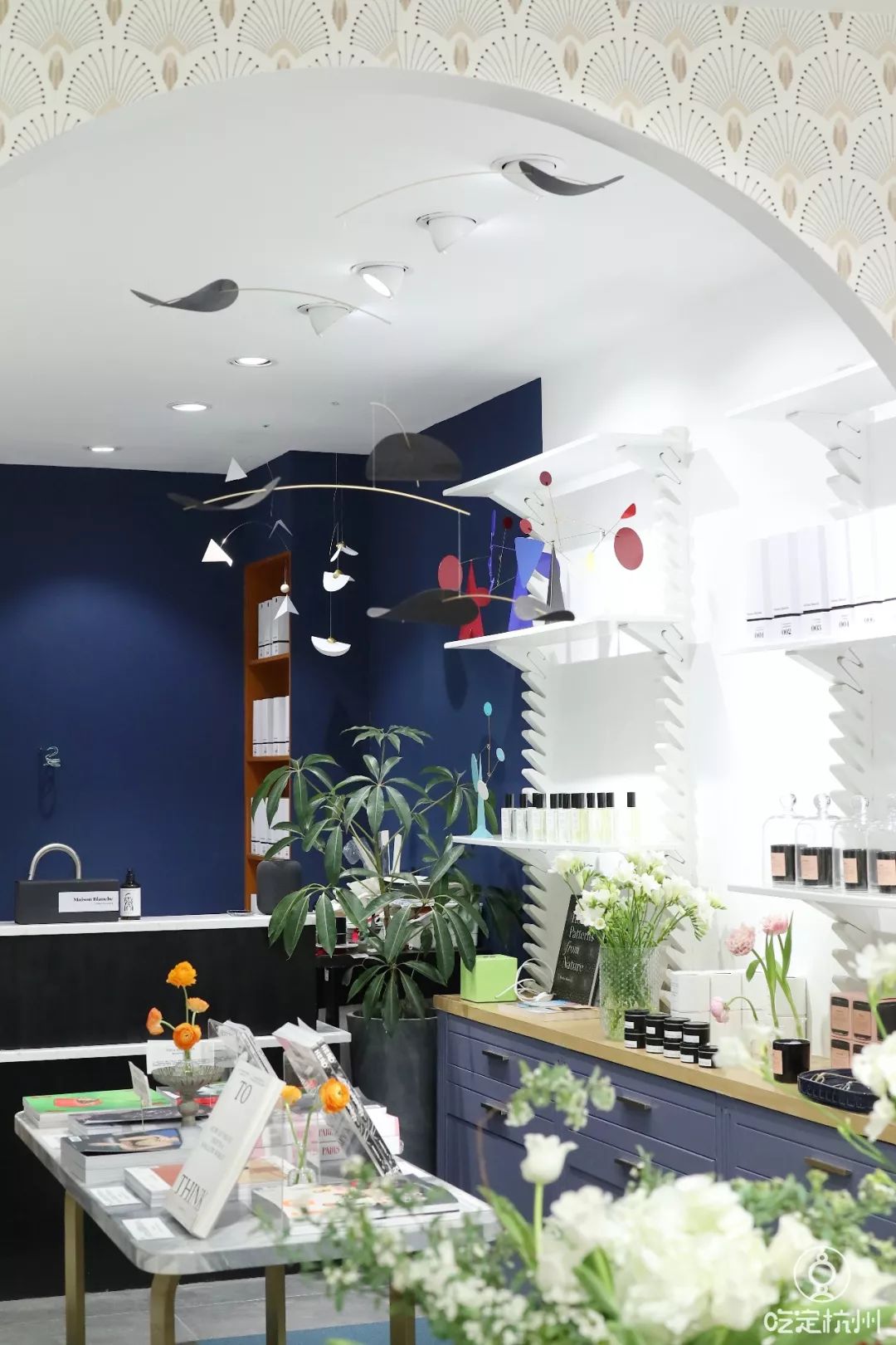 杭州新开一家藏着世界顶尖香薰品牌的集合店!get拿破仑、玛丽皇后同款,美到一秒穿越法国