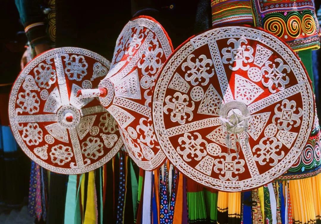 凉山彝族服饰发展看法,大凉山彝族服饰之沙马传统服饰