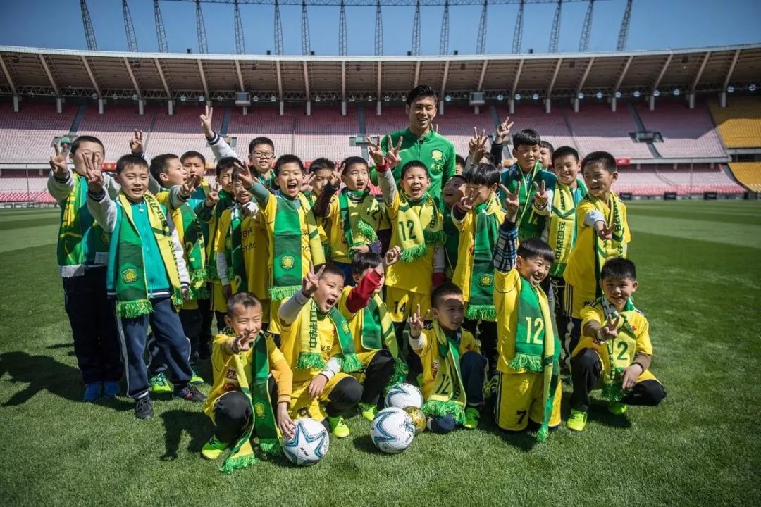 张玉宁当公益大使助力足球少年,龙港大使张玉宁