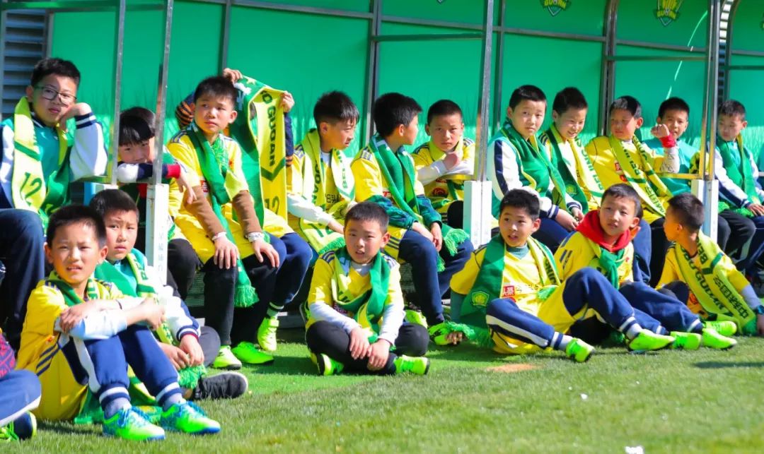张玉宁当公益大使助力足球少年,龙港大使张玉宁