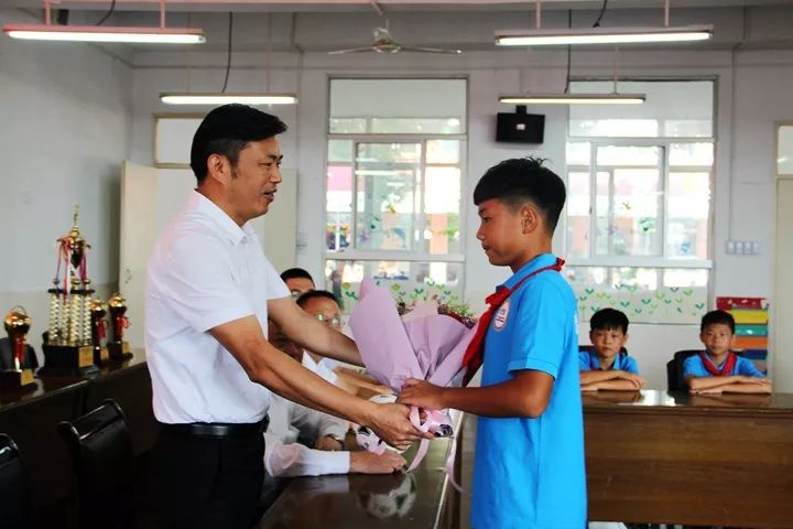 看了小学教育的视频有什么感悟,看了小学学校的发展纪实后的感言