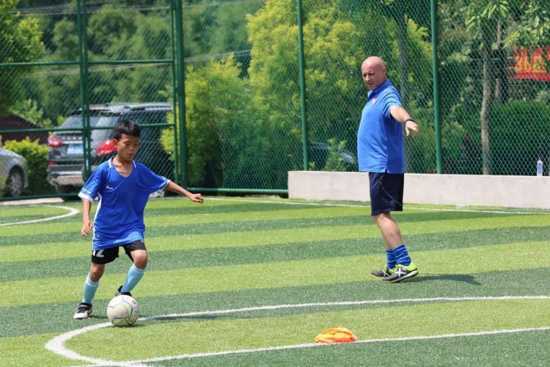 c罗对中国青训建议,c罗年轻时教青训