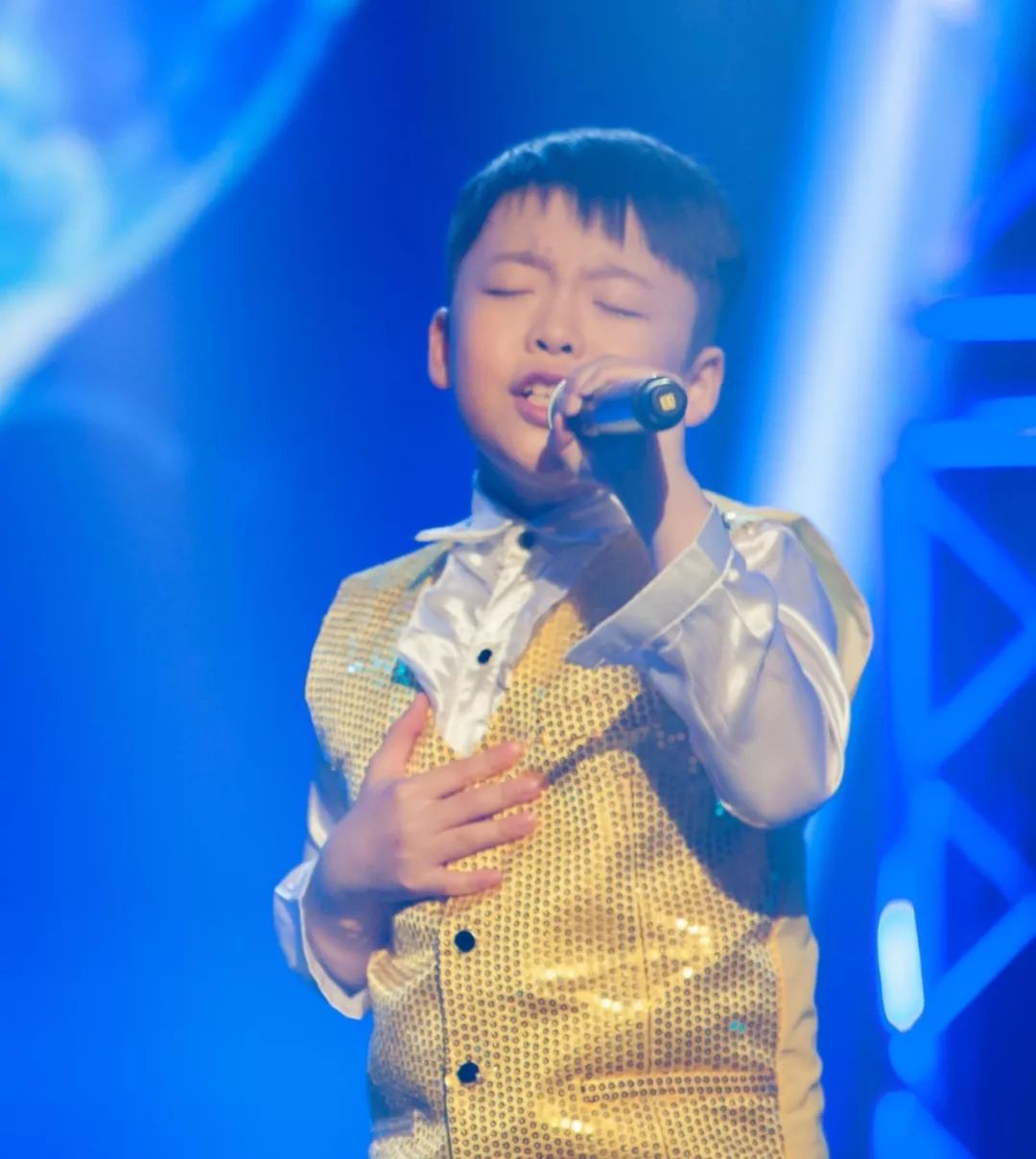 清澈纯净的嗓音,清澈的嗓音直击心灵深处