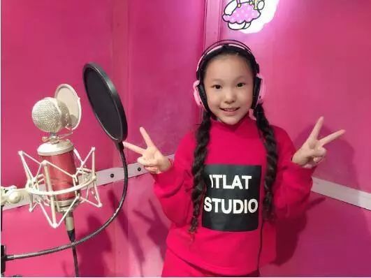 清澈纯净的嗓音,清澈的嗓音直击心灵深处