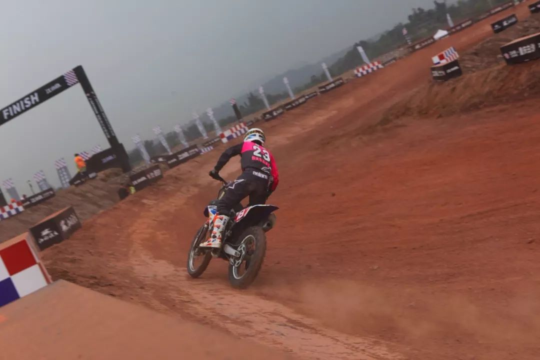 为美酒加点汽油—首届江小白J-SKYMAN越野摩托锦标赛见闻