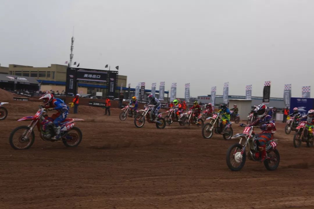 为美酒加点汽油—首届江小白J-SKYMAN越野摩托锦标赛见闻