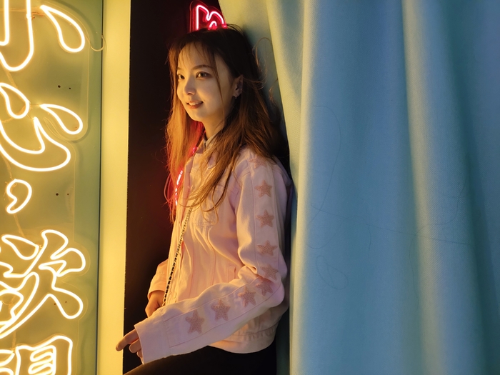 孔雀开屏般的美丽vivox27测评,vivox27采用的是什么屏旗舰版