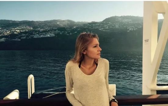 女学霸刺伤男友,女学生用刀刺伤男友