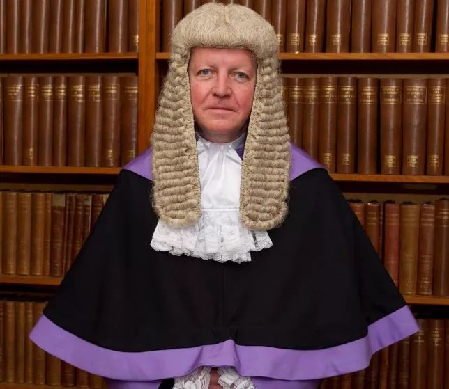 女学霸刺伤男友,女学生用刀刺伤男友