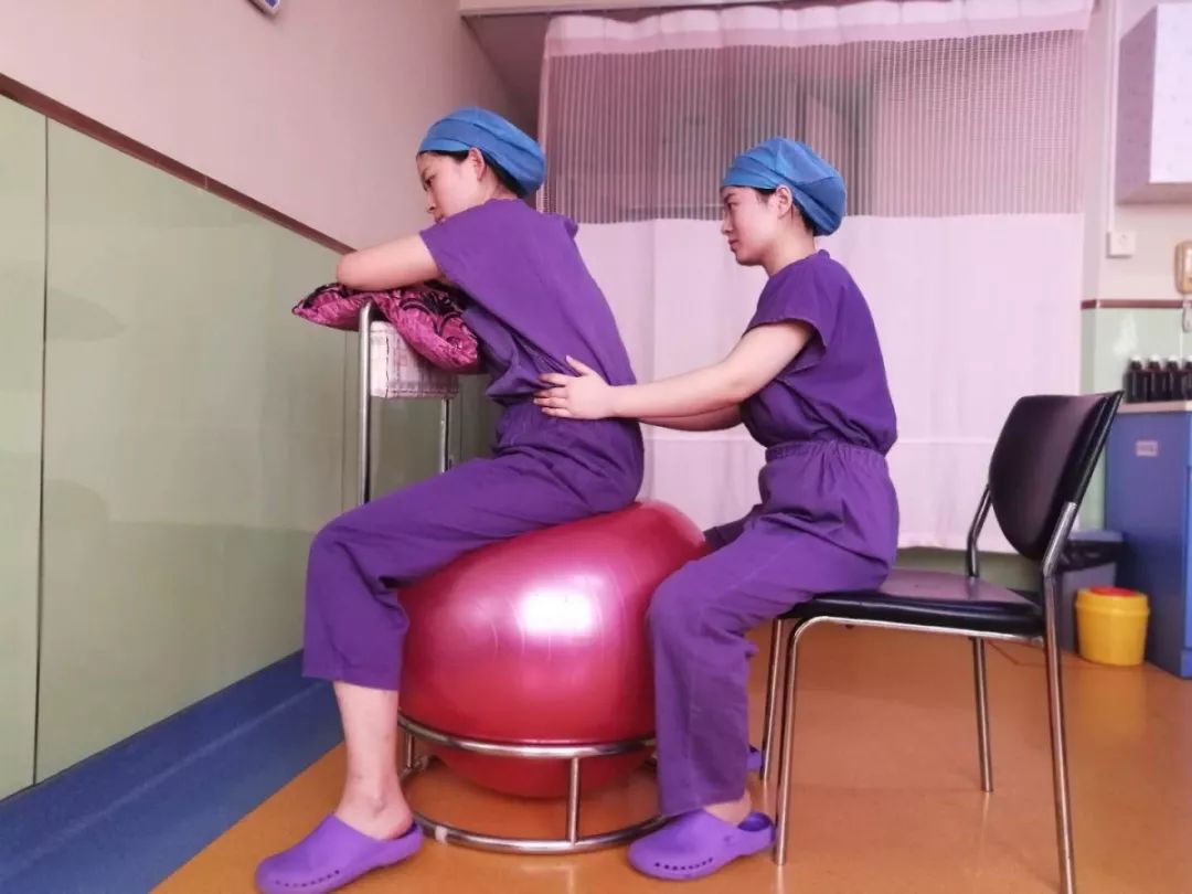 助产士教你正确分娩,助产士教孕妇分娩