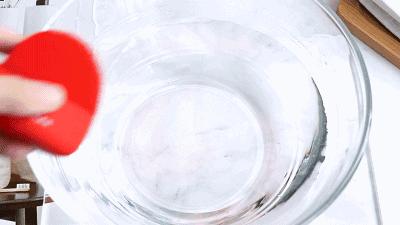 脸部清洁不彻底长痘,如何清理脸上的黑头和痘痘