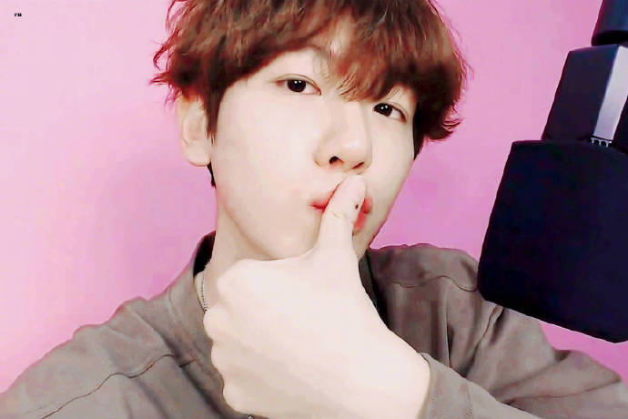 「EXO」「新闻」190405油管频道+肉麻情话+十级中文，又被他撩了一波！