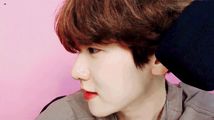 「EXO」「新闻」190405油管频道+肉麻情话+十级中文，又被他撩了一波！