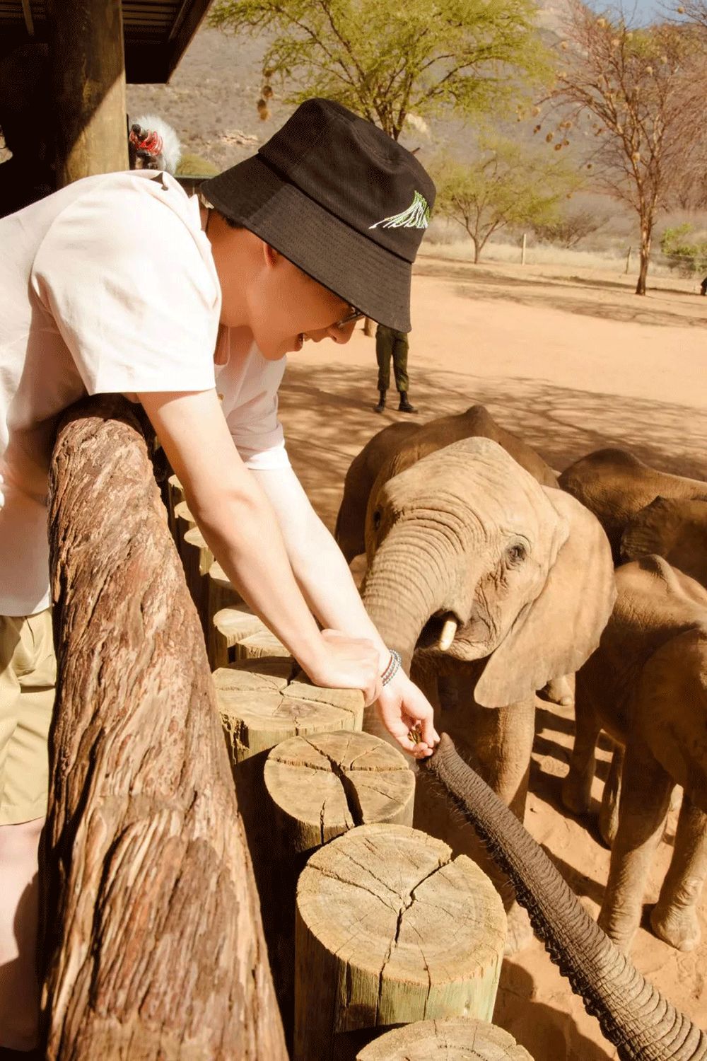 跟刘昊然在非洲过了6天5夜，发现他其实就是个话痨加多动症啊……