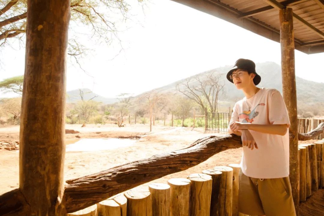 跟刘昊然在非洲过了6天5夜，发现他其实就是个话痨加多动症啊……