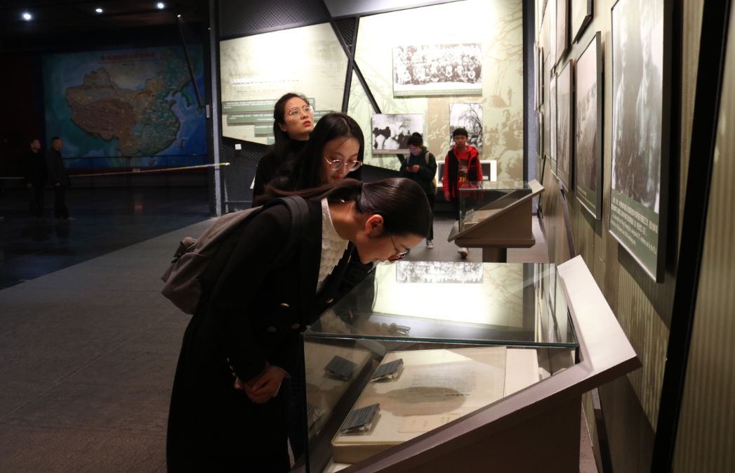 清明祭英烈活动大学,幼高专组织清明祭英烈