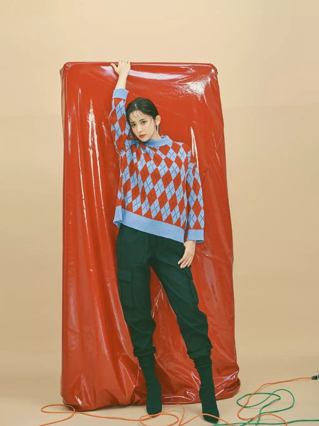 我敬吴宣仪娜扎的“鸡腿裤”一杯!今年瘦腿靠你了昂