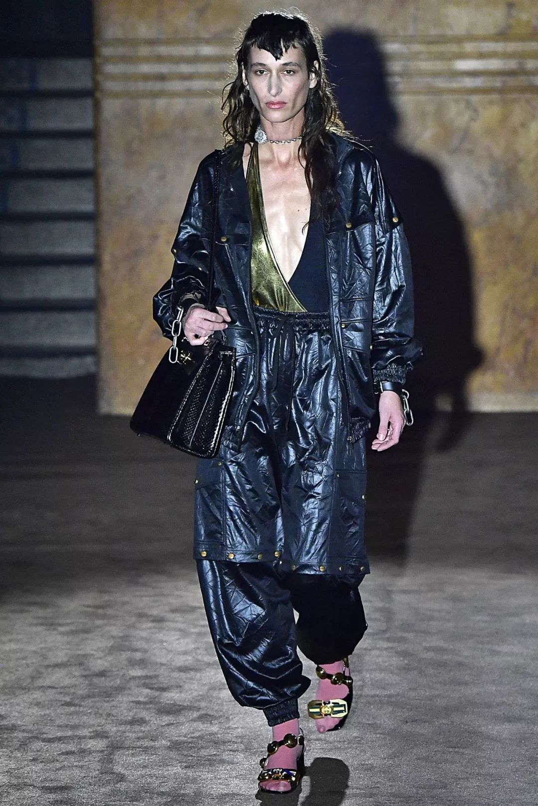 我敬吴宣仪娜扎的“鸡腿裤”一杯!今年瘦腿靠你了昂