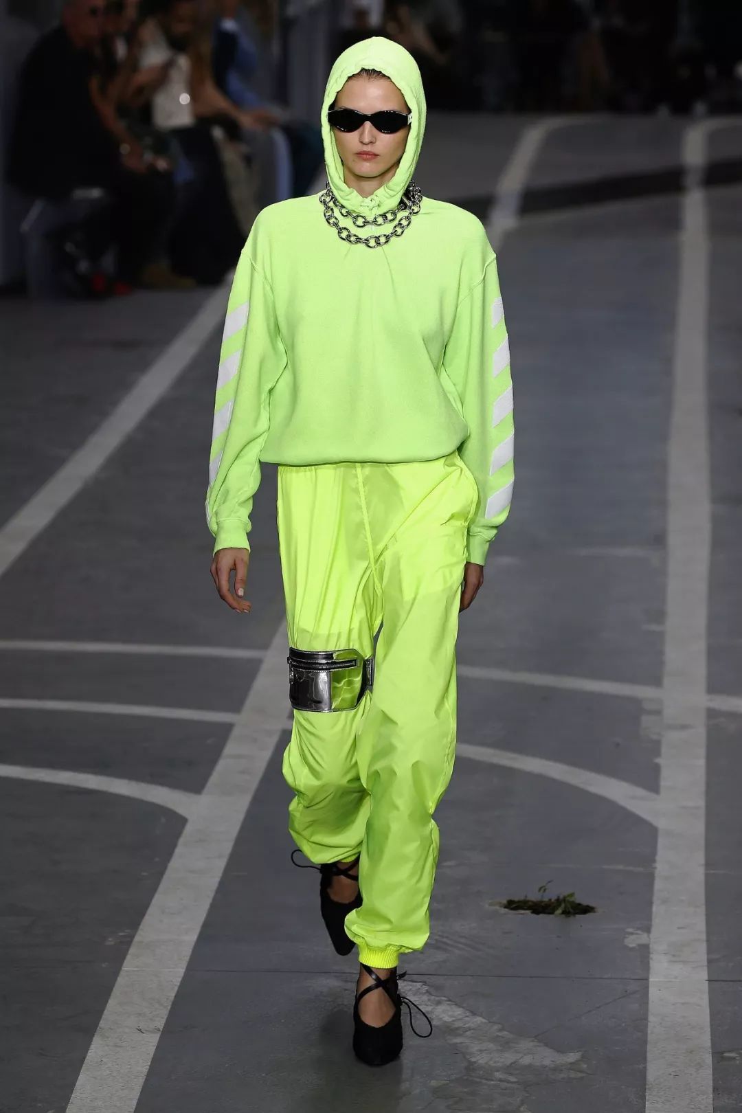 我敬吴宣仪娜扎的“鸡腿裤”一杯!今年瘦腿靠你了昂