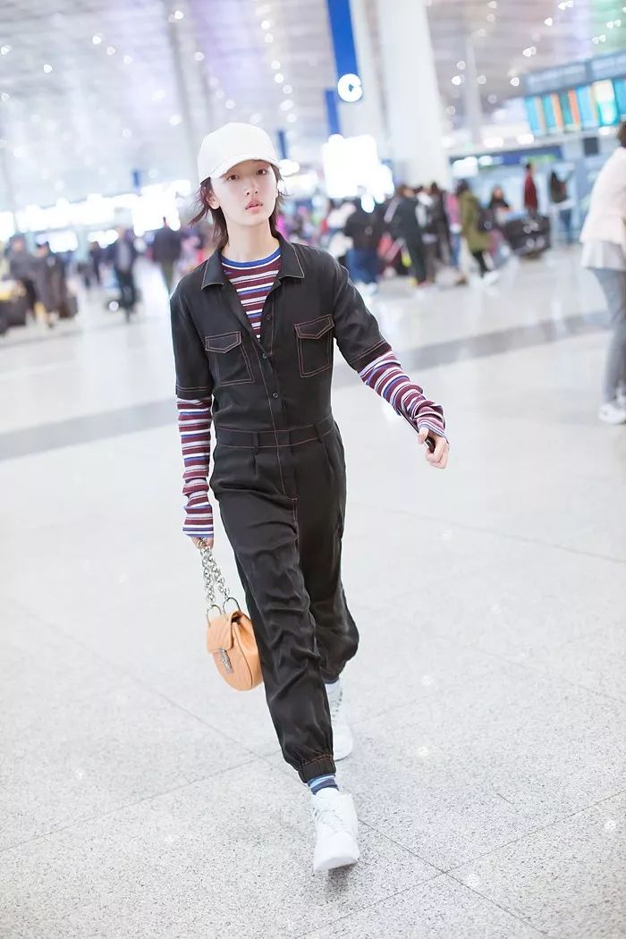 我敬吴宣仪娜扎的“鸡腿裤”一杯!今年瘦腿靠你了昂