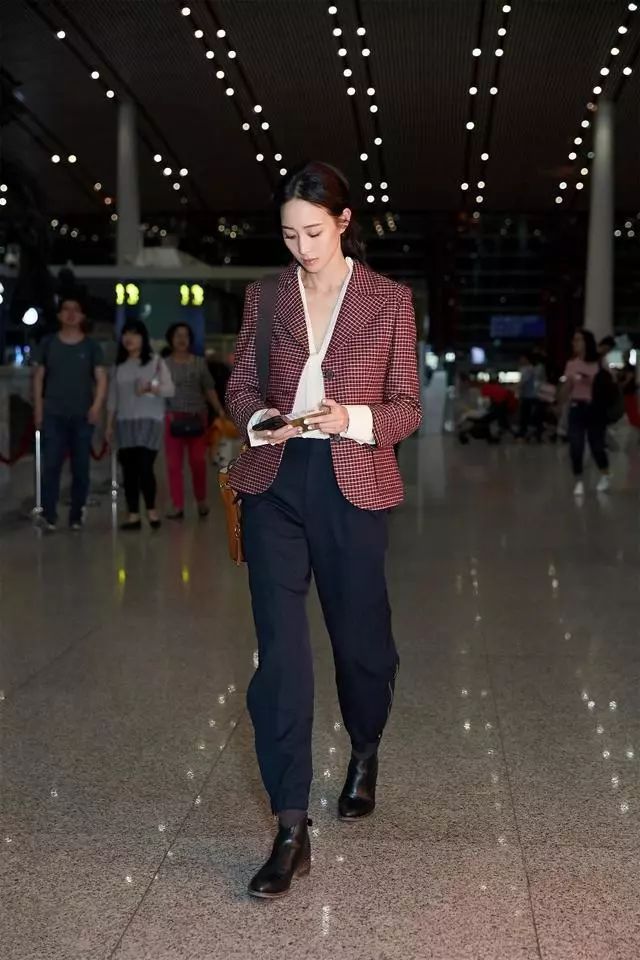 我敬吴宣仪娜扎的“鸡腿裤”一杯!今年瘦腿靠你了昂