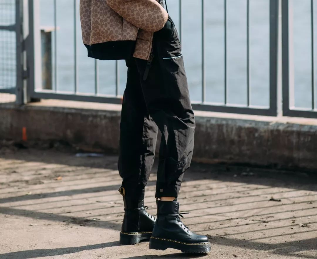 我敬吴宣仪娜扎的“鸡腿裤”一杯!今年瘦腿靠你了昂