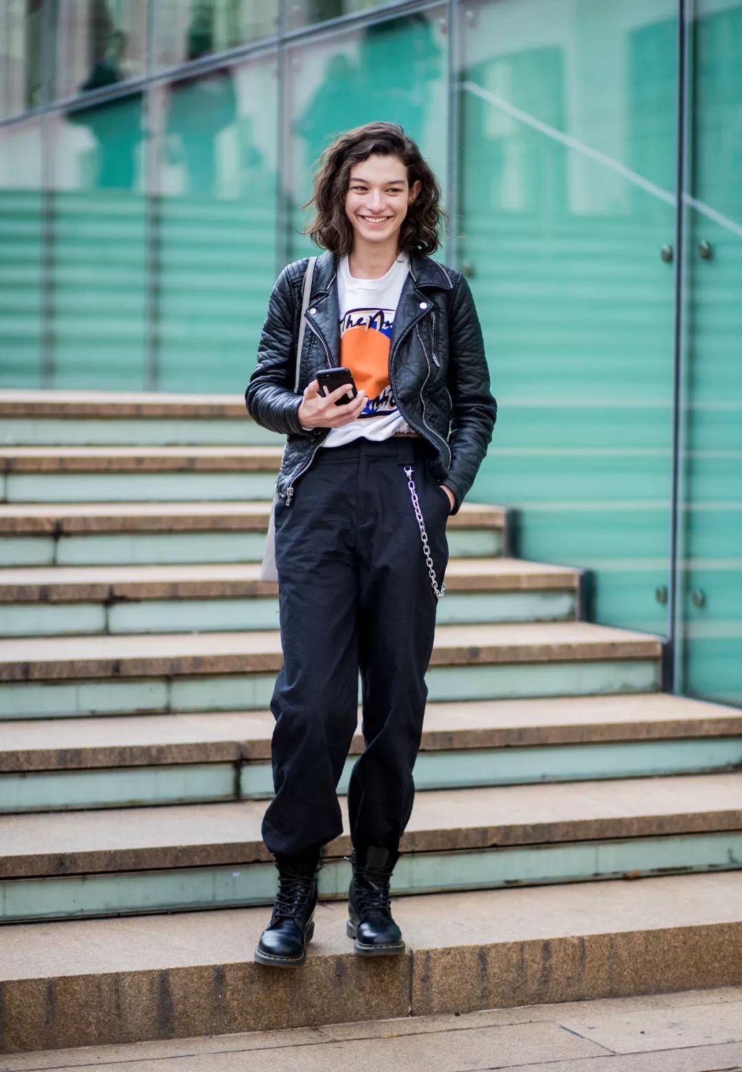 我敬吴宣仪娜扎的“鸡腿裤”一杯!今年瘦腿靠你了昂