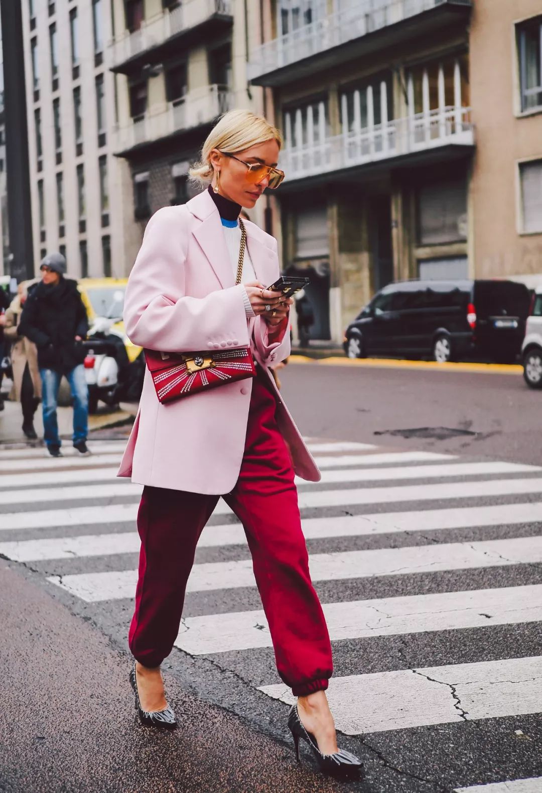 我敬吴宣仪娜扎的“鸡腿裤”一杯!今年瘦腿靠你了昂