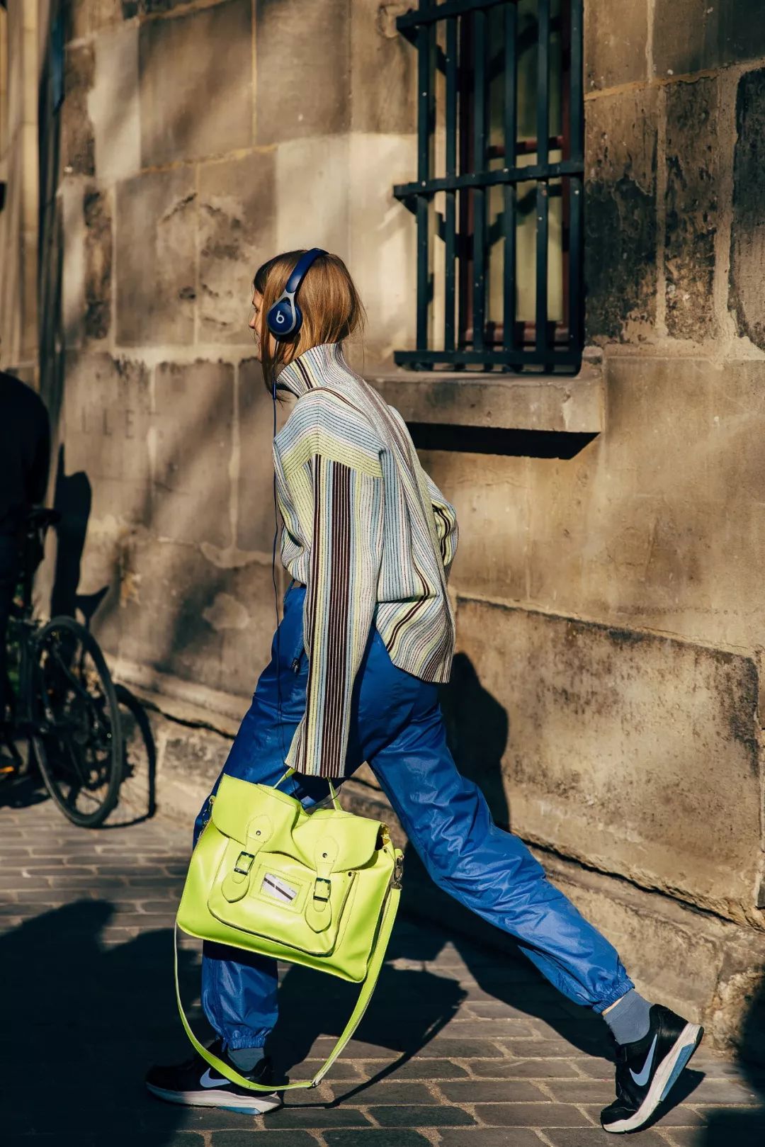 我敬吴宣仪娜扎的“鸡腿裤”一杯!今年瘦腿靠你了昂