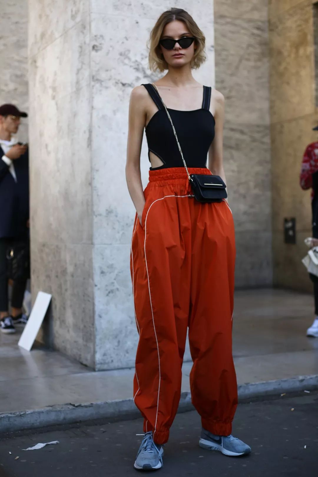 我敬吴宣仪娜扎的“鸡腿裤”一杯!今年瘦腿靠你了昂