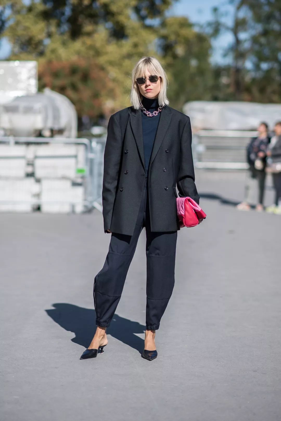 我敬吴宣仪娜扎的“鸡腿裤”一杯!今年瘦腿靠你了昂