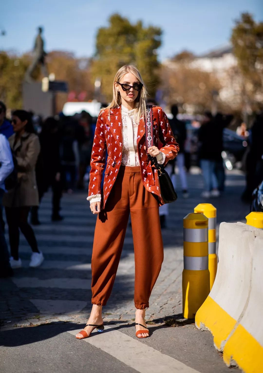 我敬吴宣仪娜扎的“鸡腿裤”一杯!今年瘦腿靠你了昂