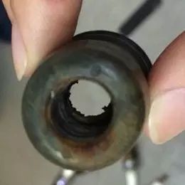 火花塞陶瓷变黄怎么回事,火花塞陶瓷部位变黑是什么原因