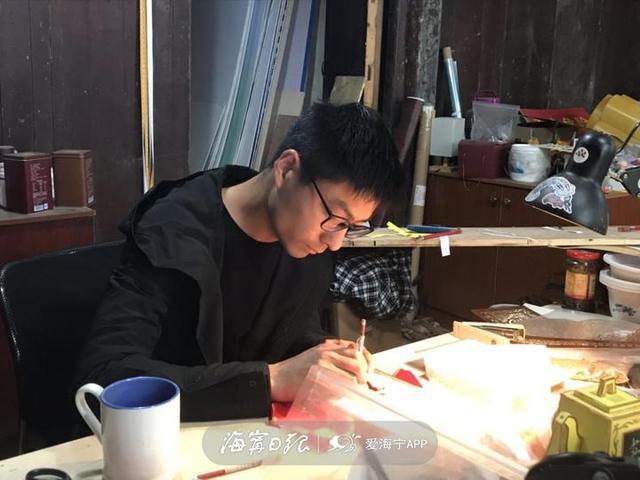 独具匠心！海宁90后小伙针刺千万余针做了一件灯彩