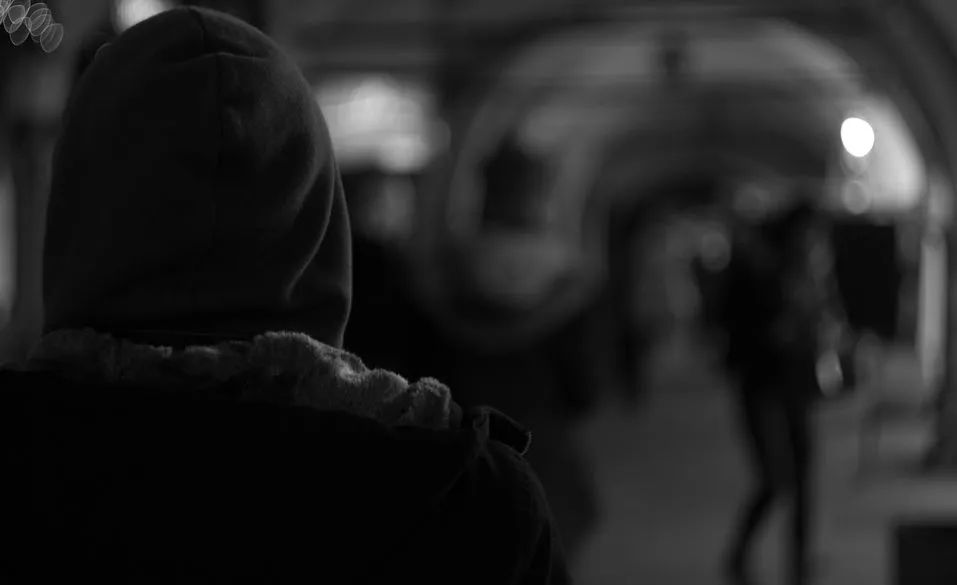 被惊吓导致精神病是基因导致的吗,引发精神病的原因是什么