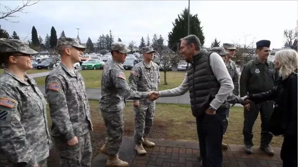 从*血卖**男孩到6000亿商业帝国，他却只想扳倒特朗普？