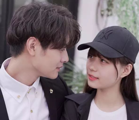 暴晒一天竟变白了?!这款男人最爱的“隐身”黑科技,防晒护肤一瓶搞定,让你秒变小鲜肉