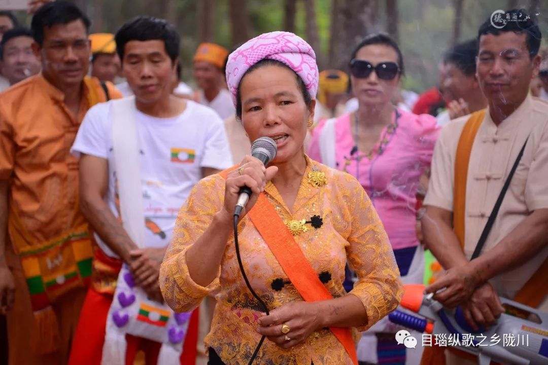 新泼水广场泼水时间,新泼水广场