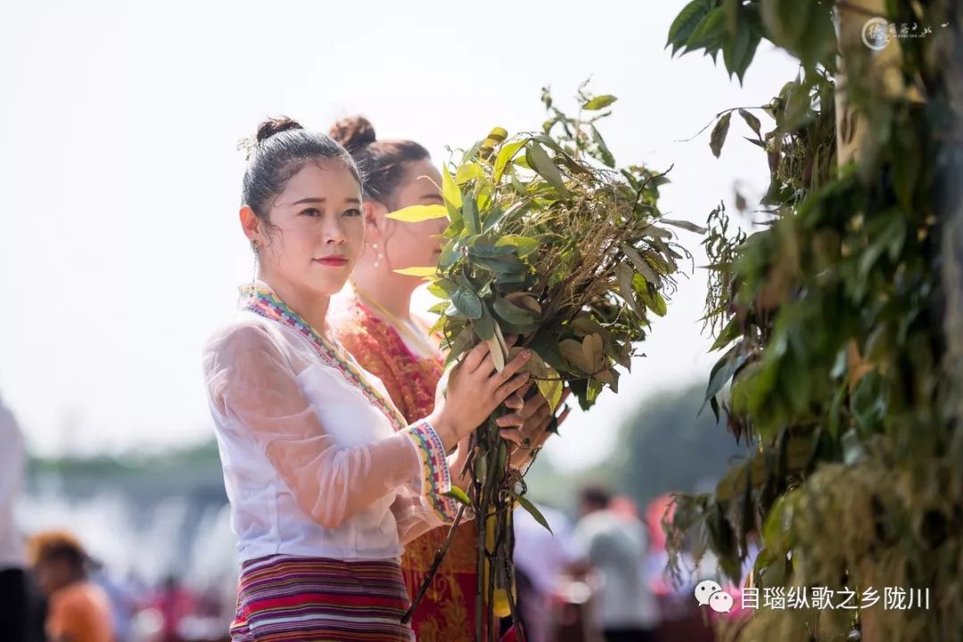 新泼水广场泼水时间,新泼水广场