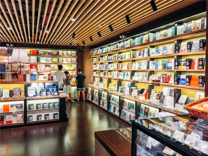 机场里的书店叫什么名字,机场的书店都卖什么书