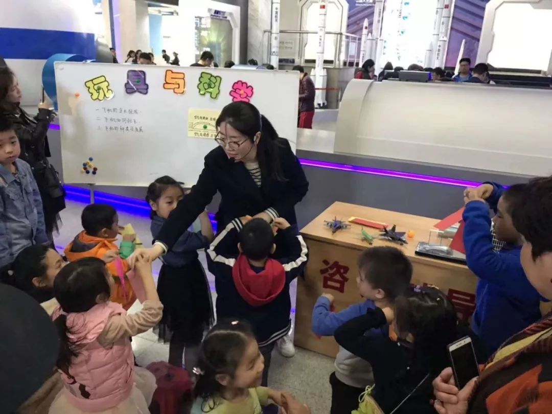 放飞科技梦想引领创新未来,放飞科学梦想创新伴我成长奖杯