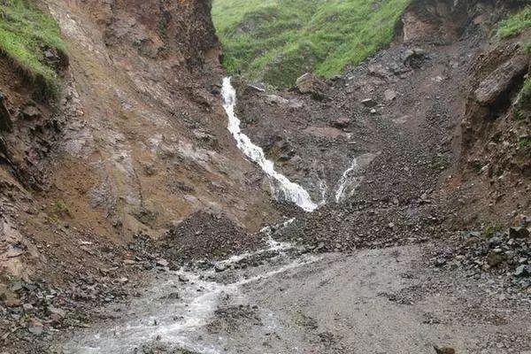 山体滑坡水灾怎么处理,洪水泥石流来了怎么办