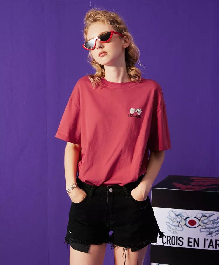 刘雯*服私**里出镜率最高的三种风格短袖,就这么穿了!